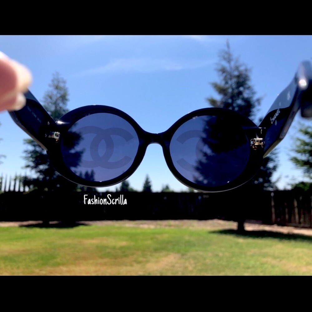 Vintage CHANEL 1993 Runway Black CC Logo Lens Editorial Oversized Sunglasses - Picture 10 of 17